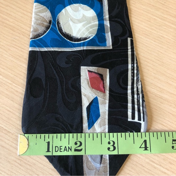 💕2/$30 💕Club International Tip Top 100% Silk Patterned Tie - Picture 5 of 5